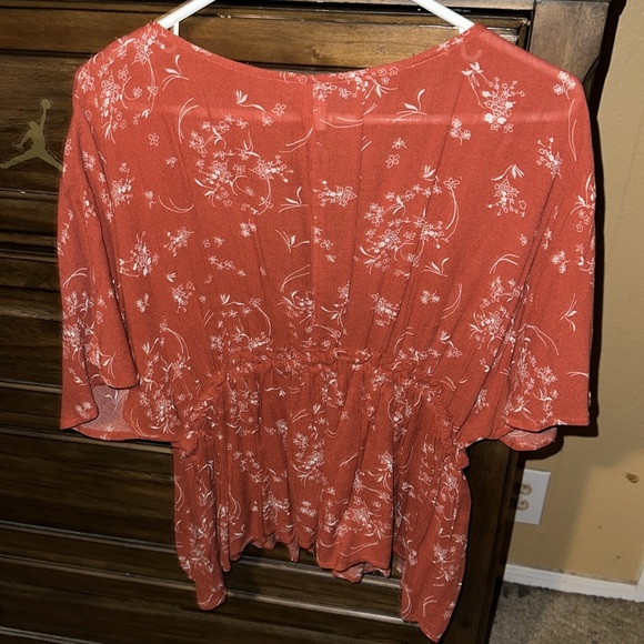 Cute burnt orange top - Picture 3 of 3
